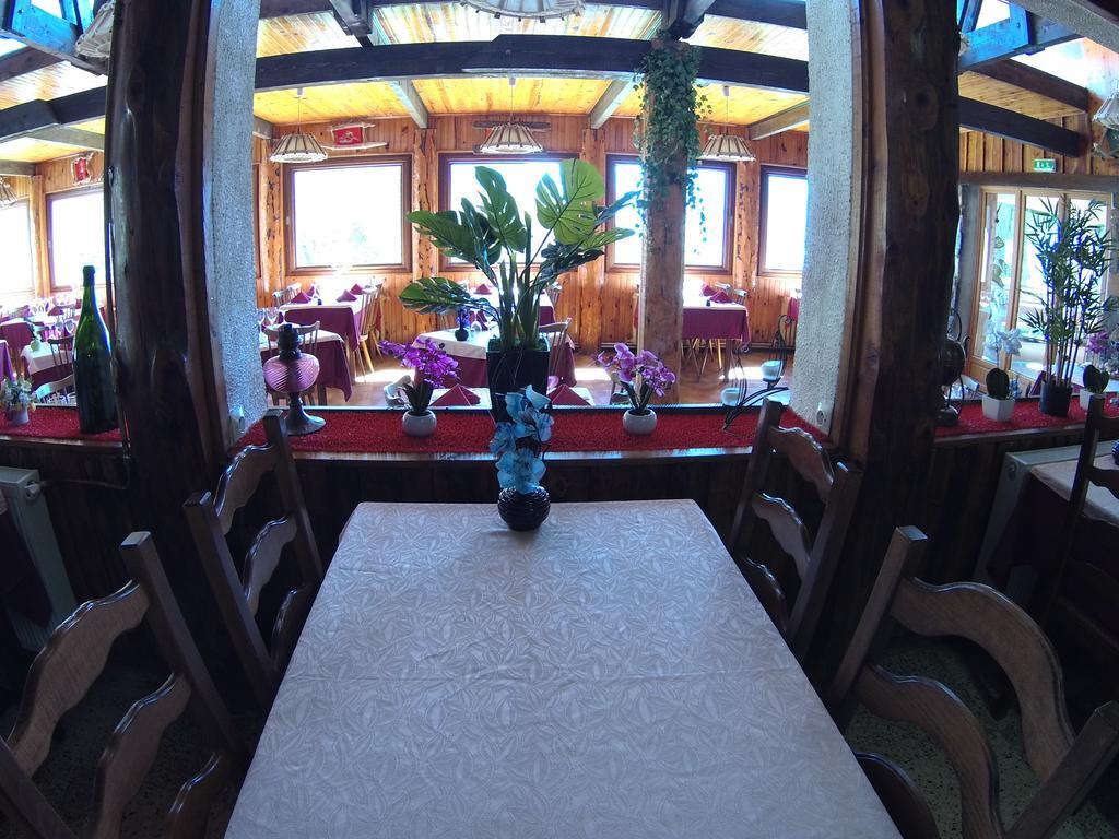 Boustigue Hotel Corps Exterior foto